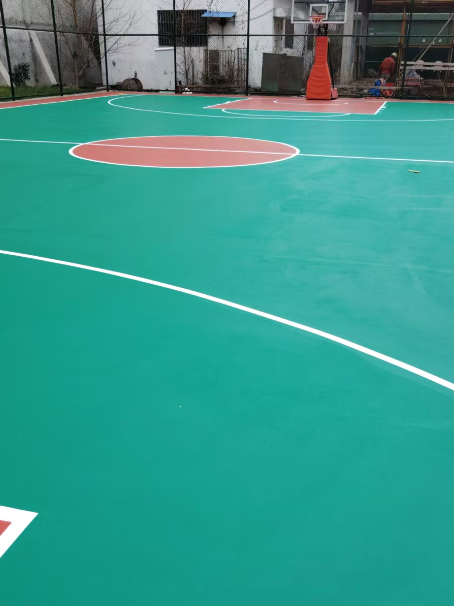 故城 球场长期使用易出现地面开裂